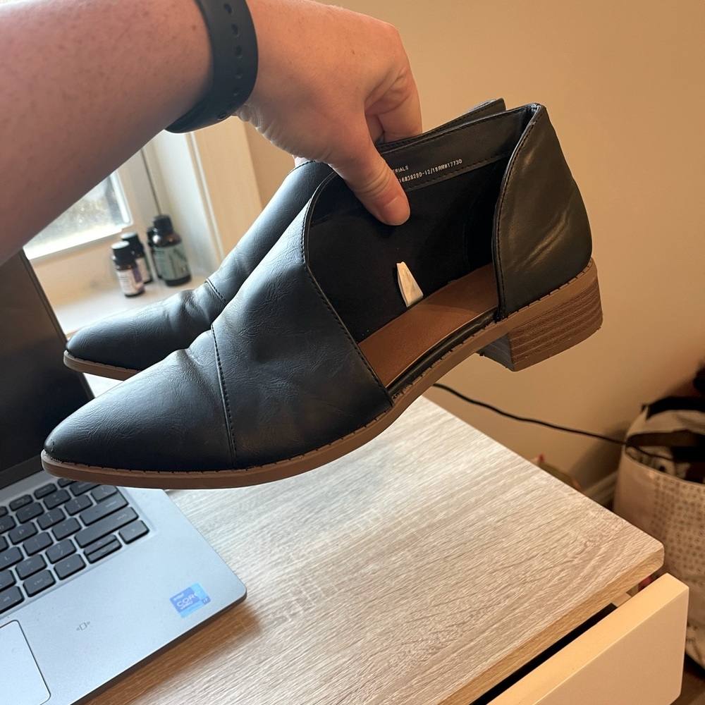 Black dress shoes